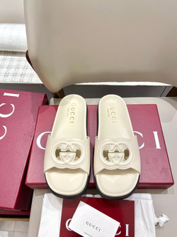 Gucci GG Slide Sandal
