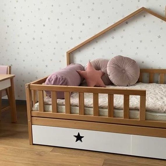 Детская кроватка “Penny” с домиком у стенки