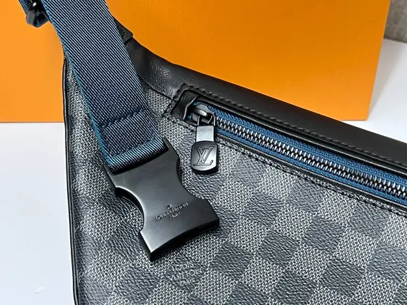 Поясная сумка Louis Vuitton Discovery PM канва Damier Graphite