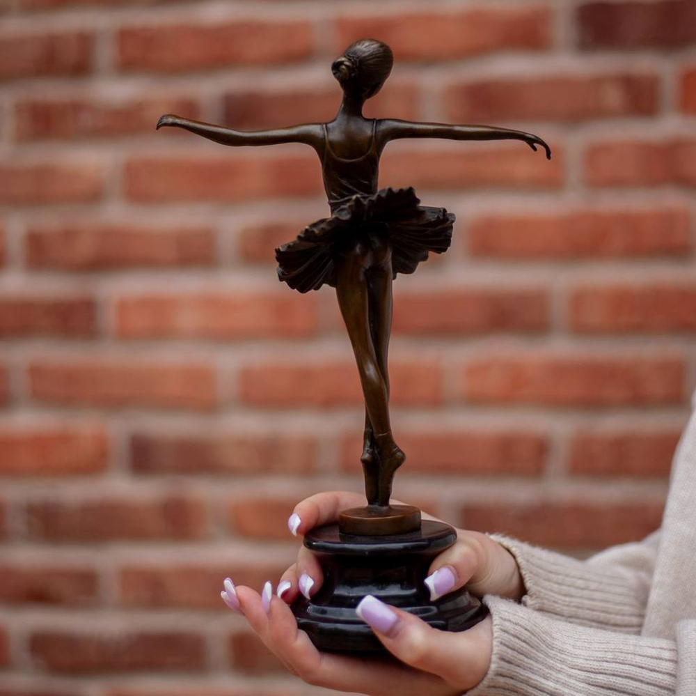 Бронзовая статуэтка