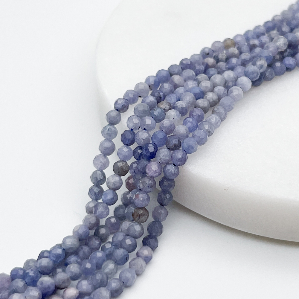 Танзанит граненый бусины, диаметр 3,1-3,3 мм, цена за отрезок 19 см (1/2 нити)