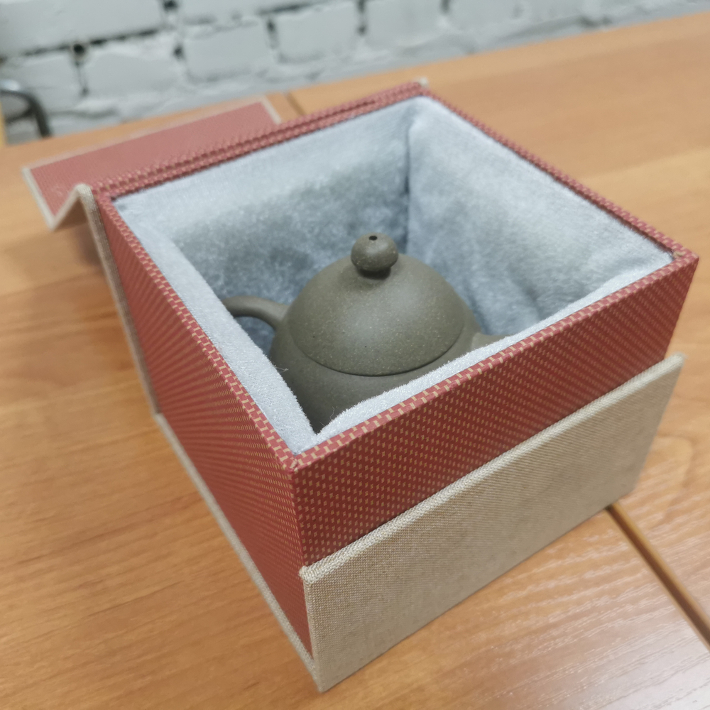 259081 Чайник ИСИН "ЛУН ДАНЬ" (Яйцо дракона) 130мл, в подар.коробке, глина серо-зелёный