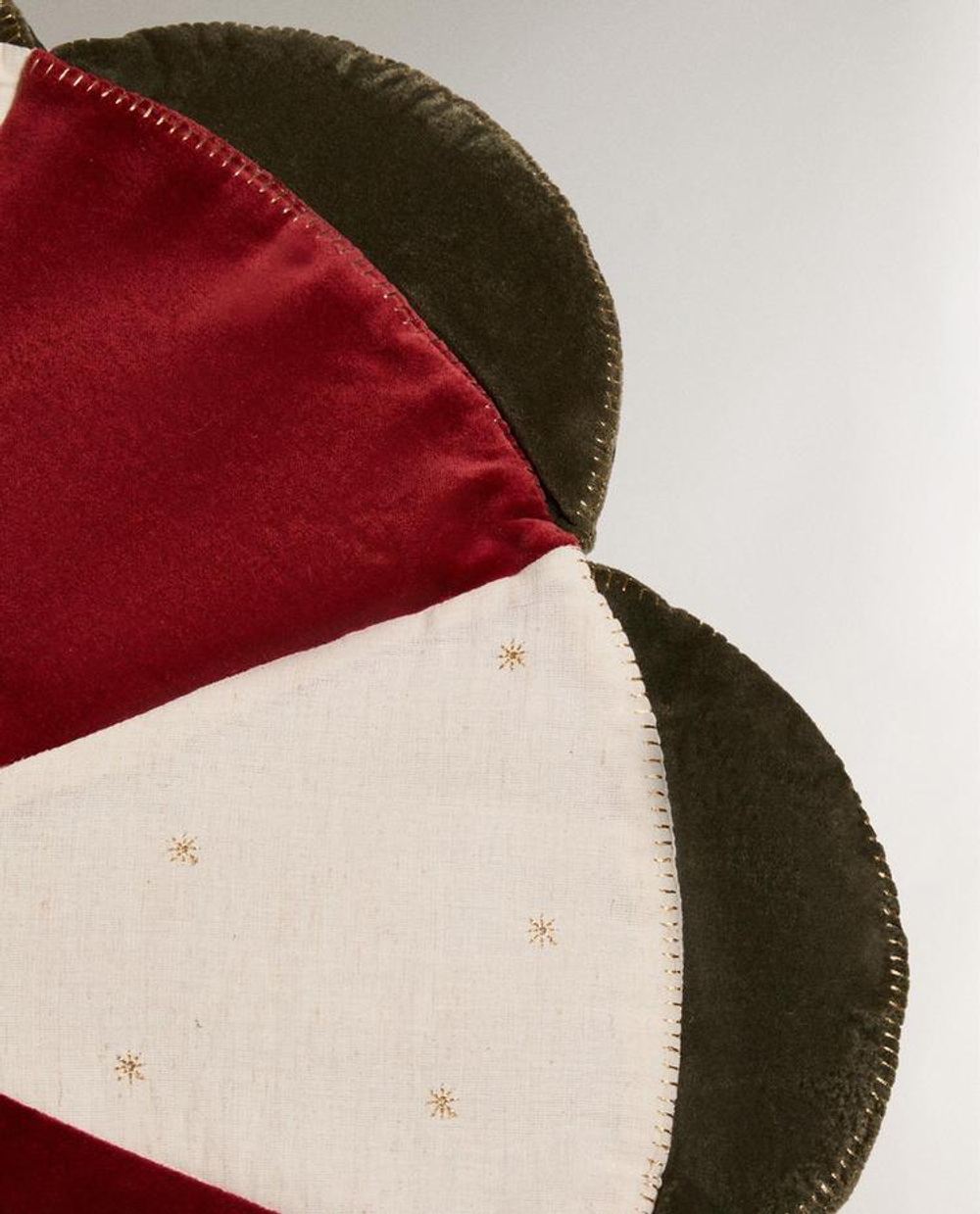 ZARA HOME УКРАШЕНИЕ ДЛЯ ОСНОВАНИЯ ЕЛКИ ИЗ БАРХАТА, РАЗНОЦВЕТНЫЙ