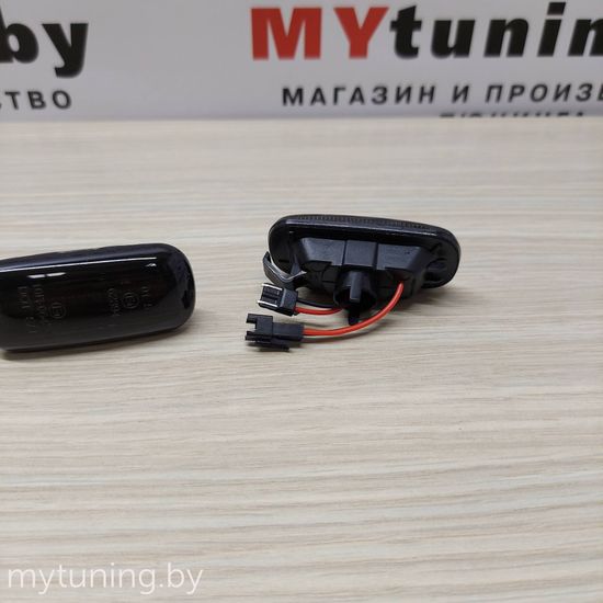 Повторители указателей поворота для Audi A4 B6 / A4 B7 / TT 8J / A3 8P / A6 C5 / A8 D3 LED динамические темные