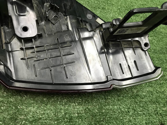 Фонарь левый внешний Subaru Forester 5 SK (18-нв)