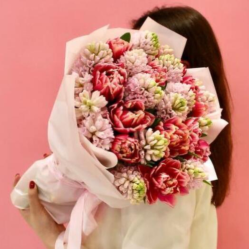 Ароматный букет из гиацинтов и пионовидных тюльпанов. Авторский букет 001 Chalet Green