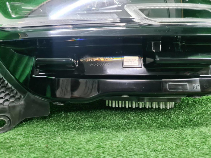 Фара правая Range Rover Velar (2017-2023) LED