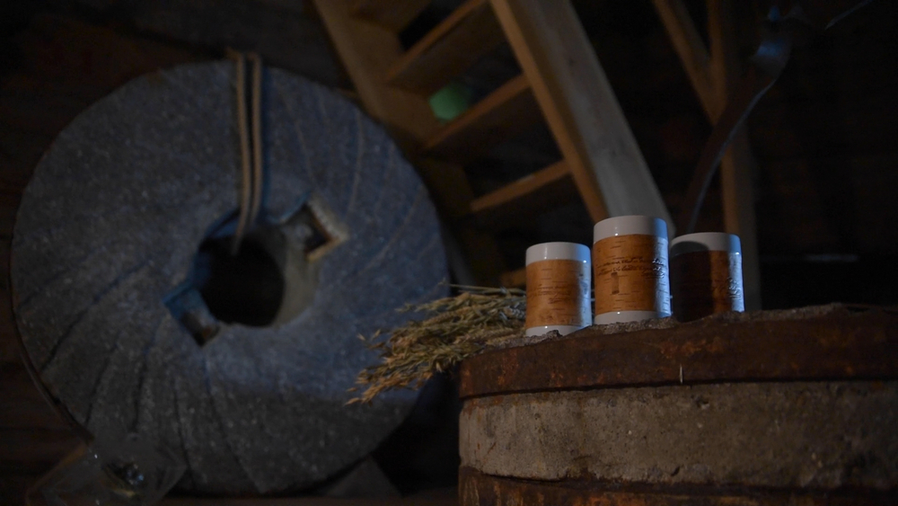 Кружка большая фарфоровая без ручки c берестой и с цитатами Лермонтова. Lermontov forever.