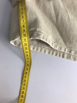 Шорты светлого оттенка, визуально на 50 размер