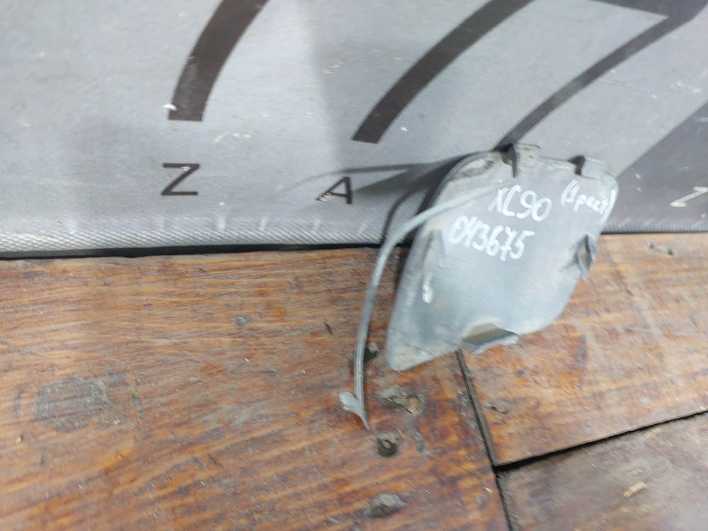 Заглушка буксировочного крюка Volvo XC90 1 06-14 Б/У Оригинал 30698132