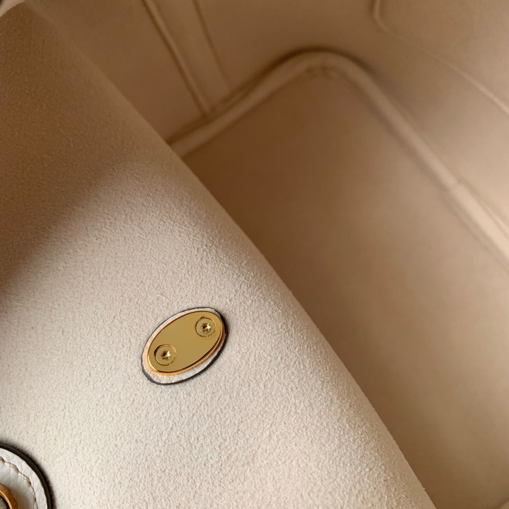 Louis Vuitton Lock and Walk