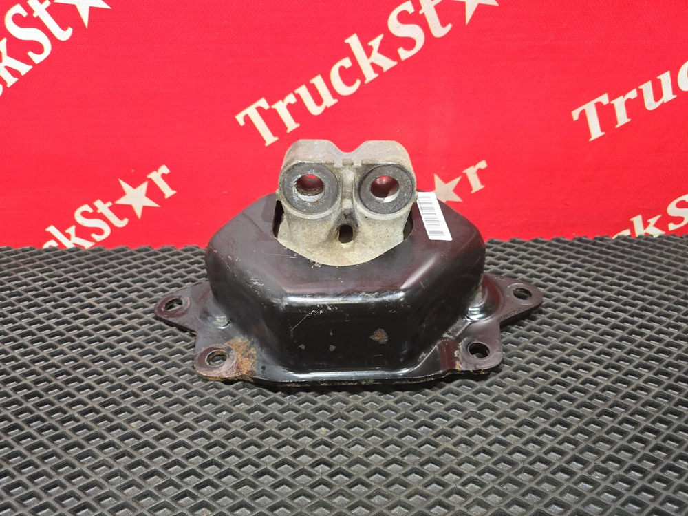 Подушка двигателя задняя 2016 г