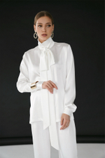 Блуза из обнимающего шелка в жемчужном