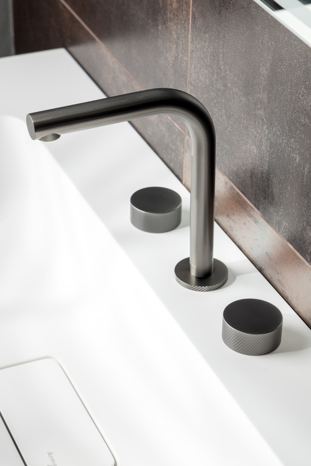 Смеситель на столешницу STICK TOUCH на 3 отв. Gun Metal