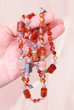 Бусы из агата, сердолика, флюорита, с резным слоником