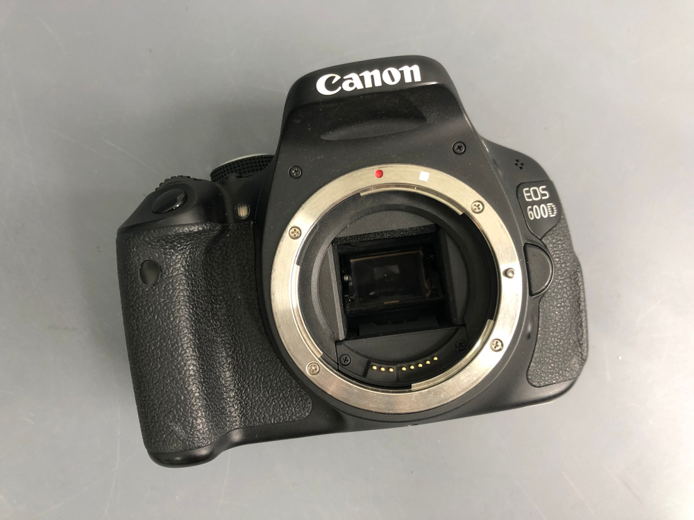 Canon EOS 600D Kit 18-55mm 3.5-5.6 IS (5.400 кадров)