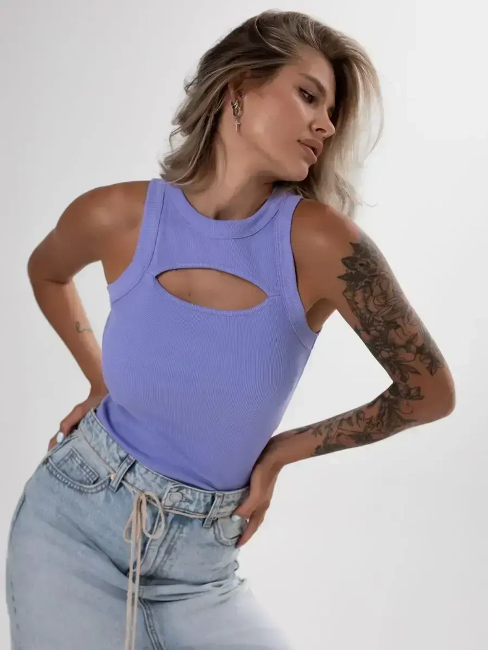 Майка летняя в рубчик с вырезом