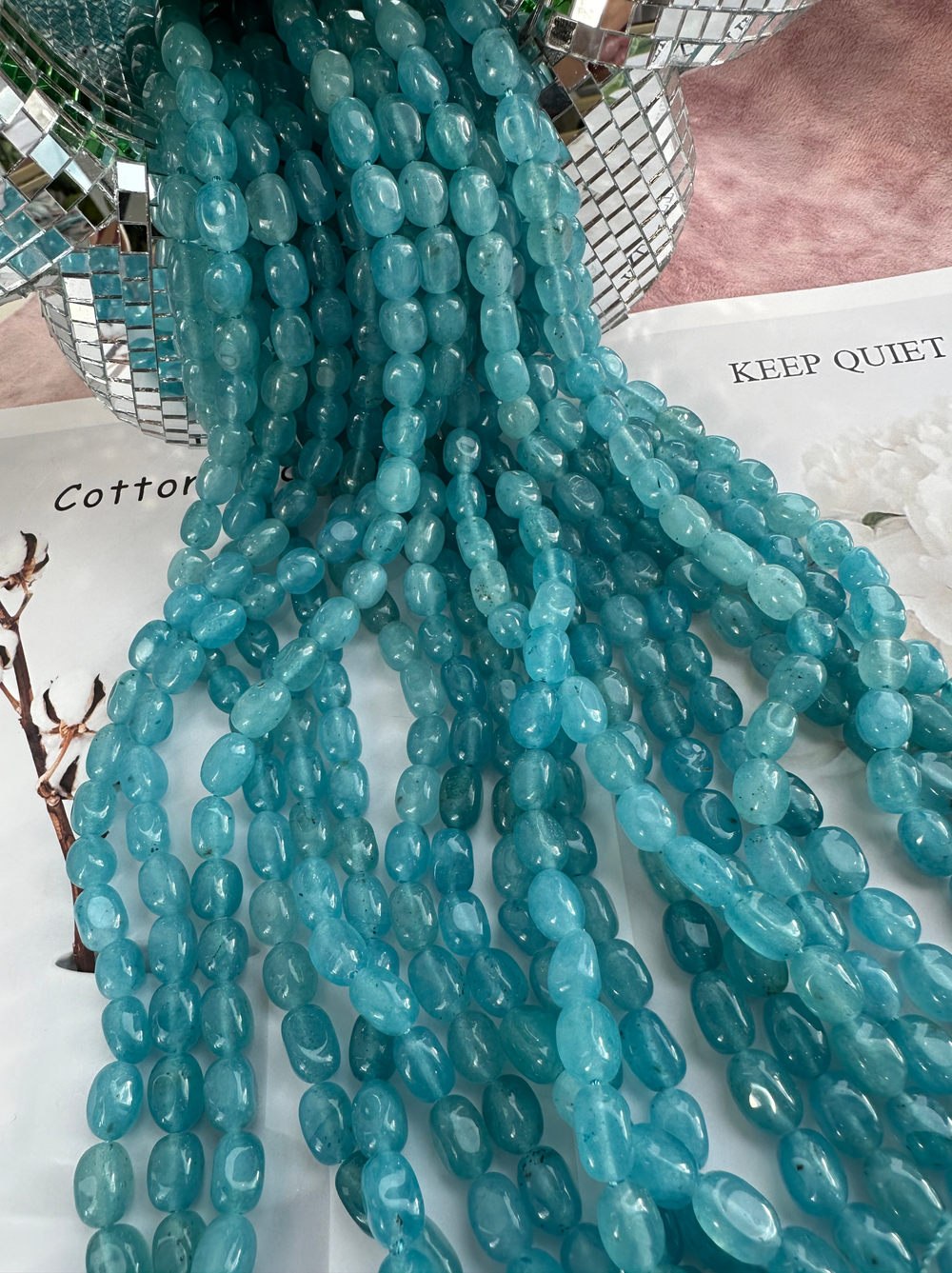 Нить бусин из тонированного кварца 7-8мм (галтовка)