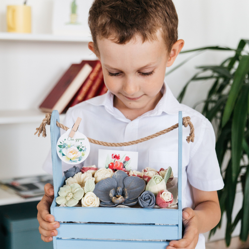 Букет из шоколадных роз "Вкус Любви" ассорти цветов в деревянном ящике подарок учителю, воспитателю