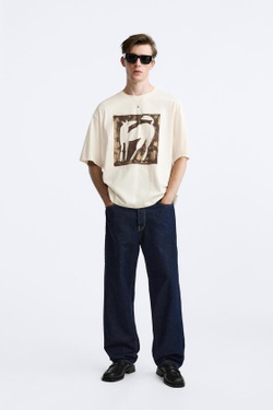 ZARA ФУТБОЛКА С РЕЛЬЕФНЫМ ПРИНТОМ, БЕЖЕВЫЙ