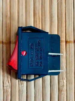 Красная кнопка тумблер выключатель, с подсветкой 16A-220V, KCD4-101/4PN, 1 штука