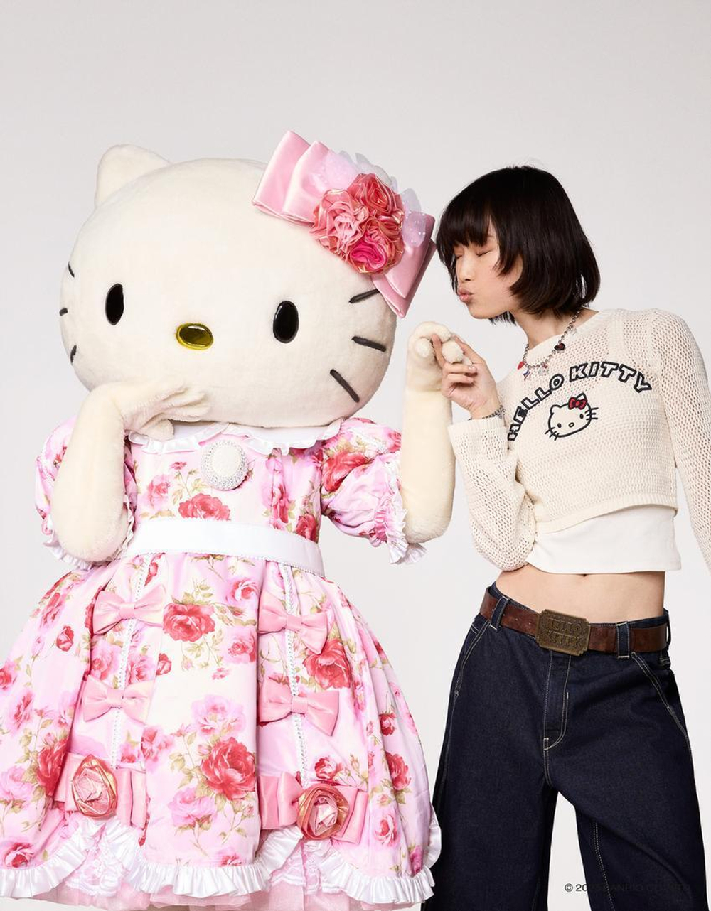 BERSHKA Свитер с принтом Hello Kitty, кремовый