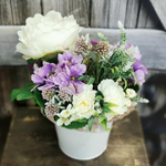 Искусственные цветы в ведeрке для декора