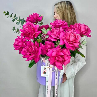 «Ив Пьяже» Цветы в коробке из 15 французских роз Пинк Флойд