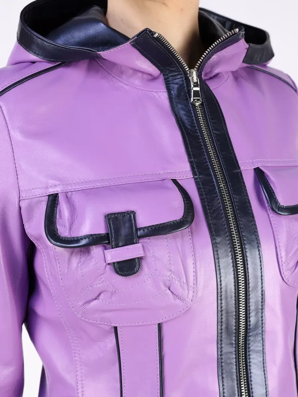 Кожаная куртка демисезонная с капюшоном