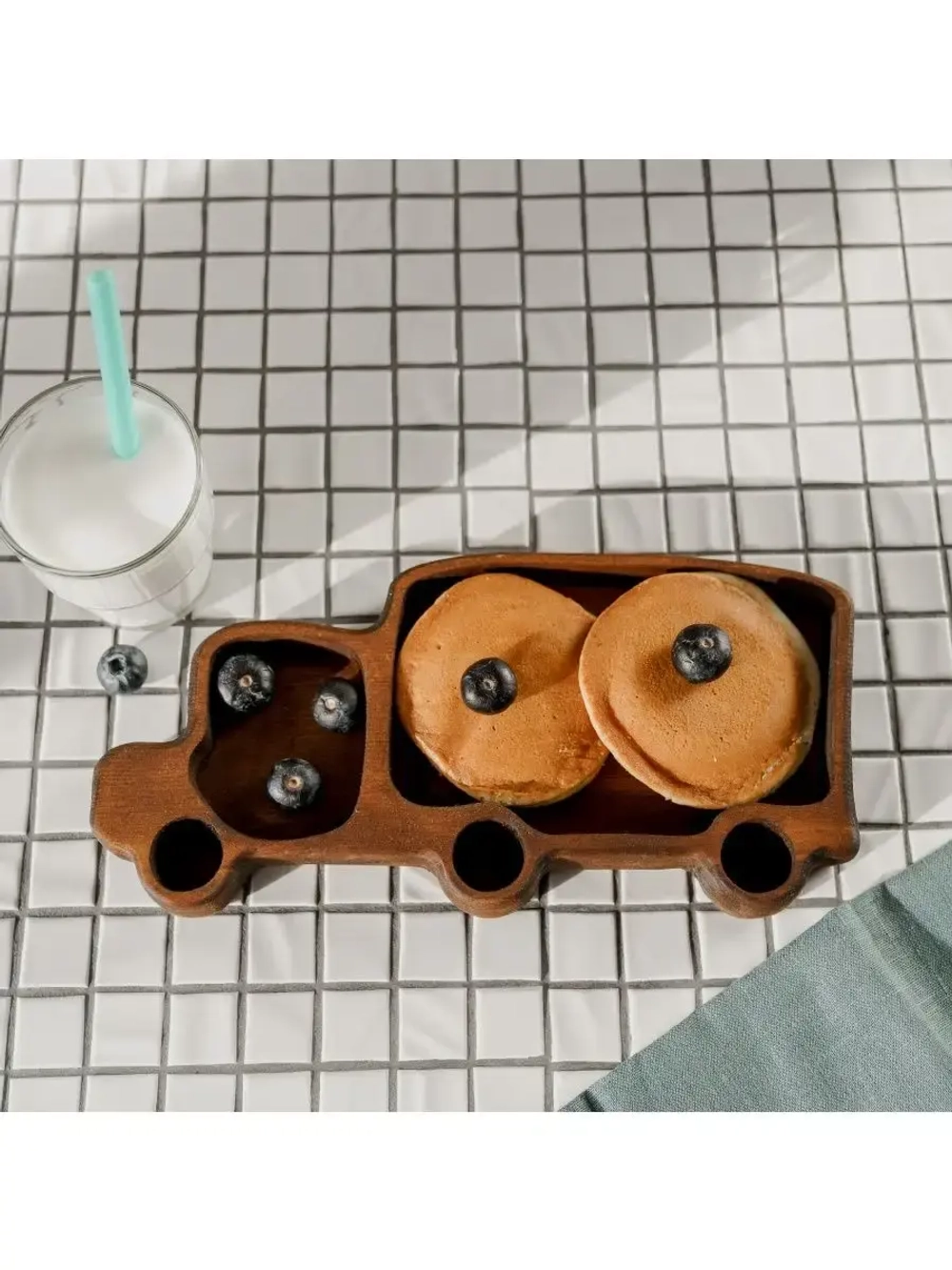 Деревянная менажница "Грузовик" из кедра