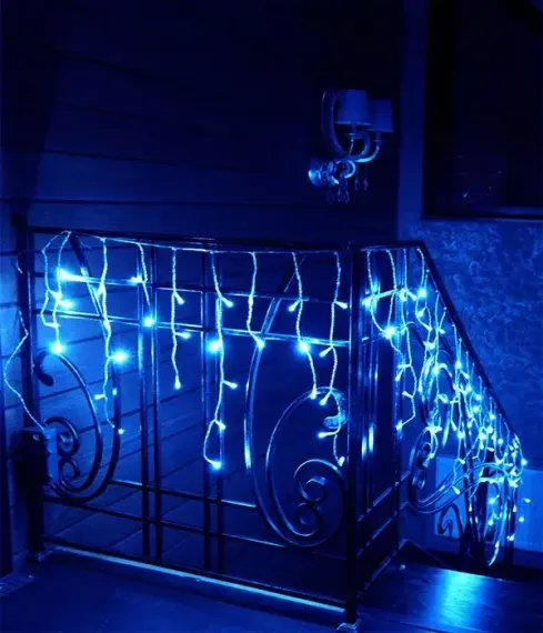 Светодиодная бахрома 3*0.5 м., 3 батарейки типа D 4.5V, 100 LED ламп синего цвета, прозрачный силикон, LTC (ECC100-10-8B)