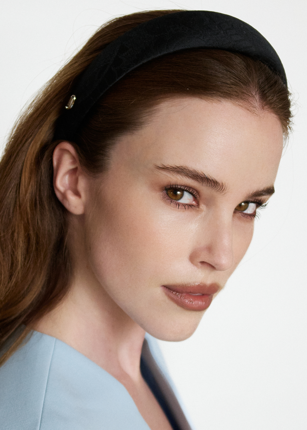 Объемный ободок с легким фактурным рисунком