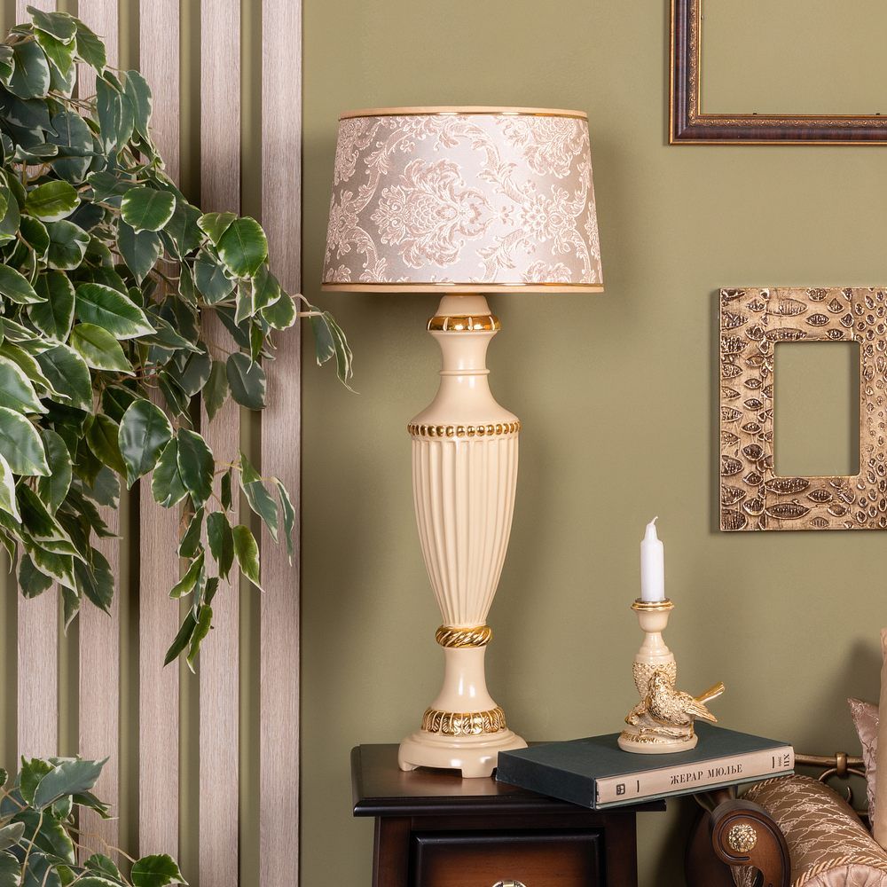 Настольная лампа Ваза Ребристая Айвори с абажуром Тюссо Vatican (Ватикан) Крем