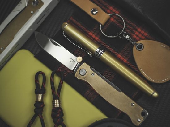 Складной нож Boker 01BO853 Atlas Brass c клинком из стали Sandvik™ 12С27, рукоять латунь