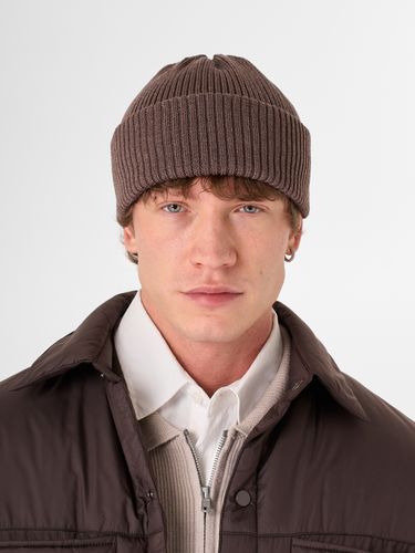 Хлопковая шапка в коричневом цвете