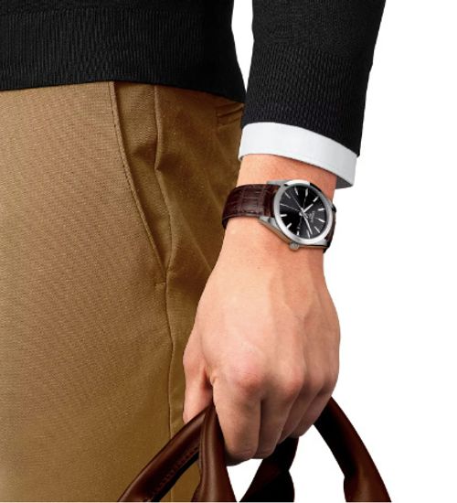 Мужские швейцарские часы Tissot T127.410.16.051.00 на руке