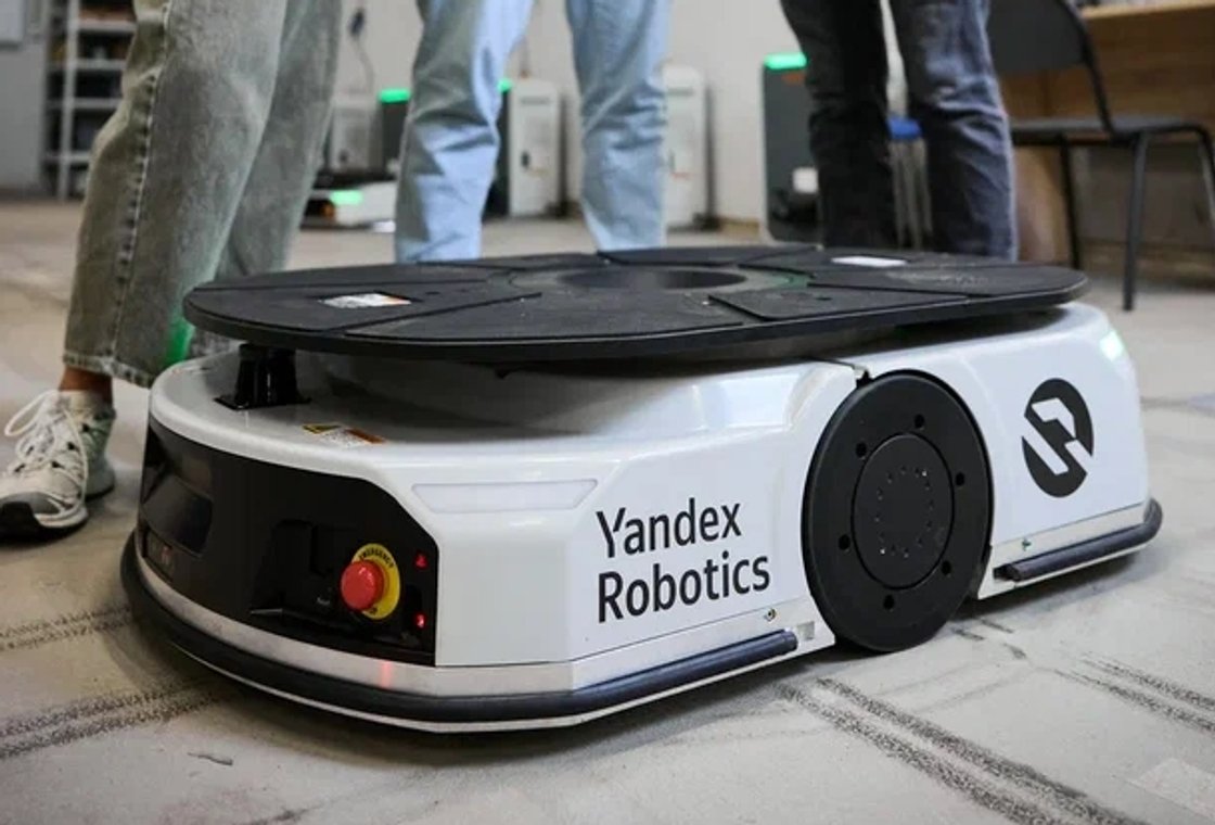 Яндекс Роботикс и Яндекс Лавка запустили первый роботизированный даркстор