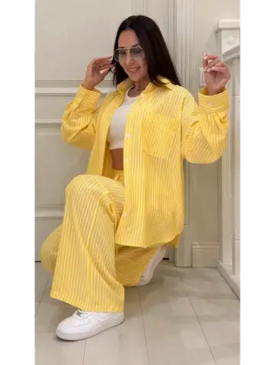 Женский костюм в полоску в пижамном стиле