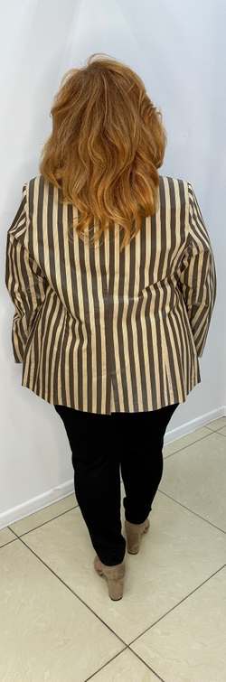 Красивый французский пиджак в полоску