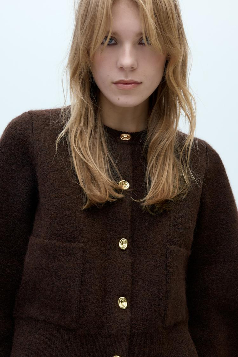 ZARA КАРДИГАН С ЗОЛОТИСТЫМИ ПУГОВИЦАМИ, КОРИЧНЕВЫЙ