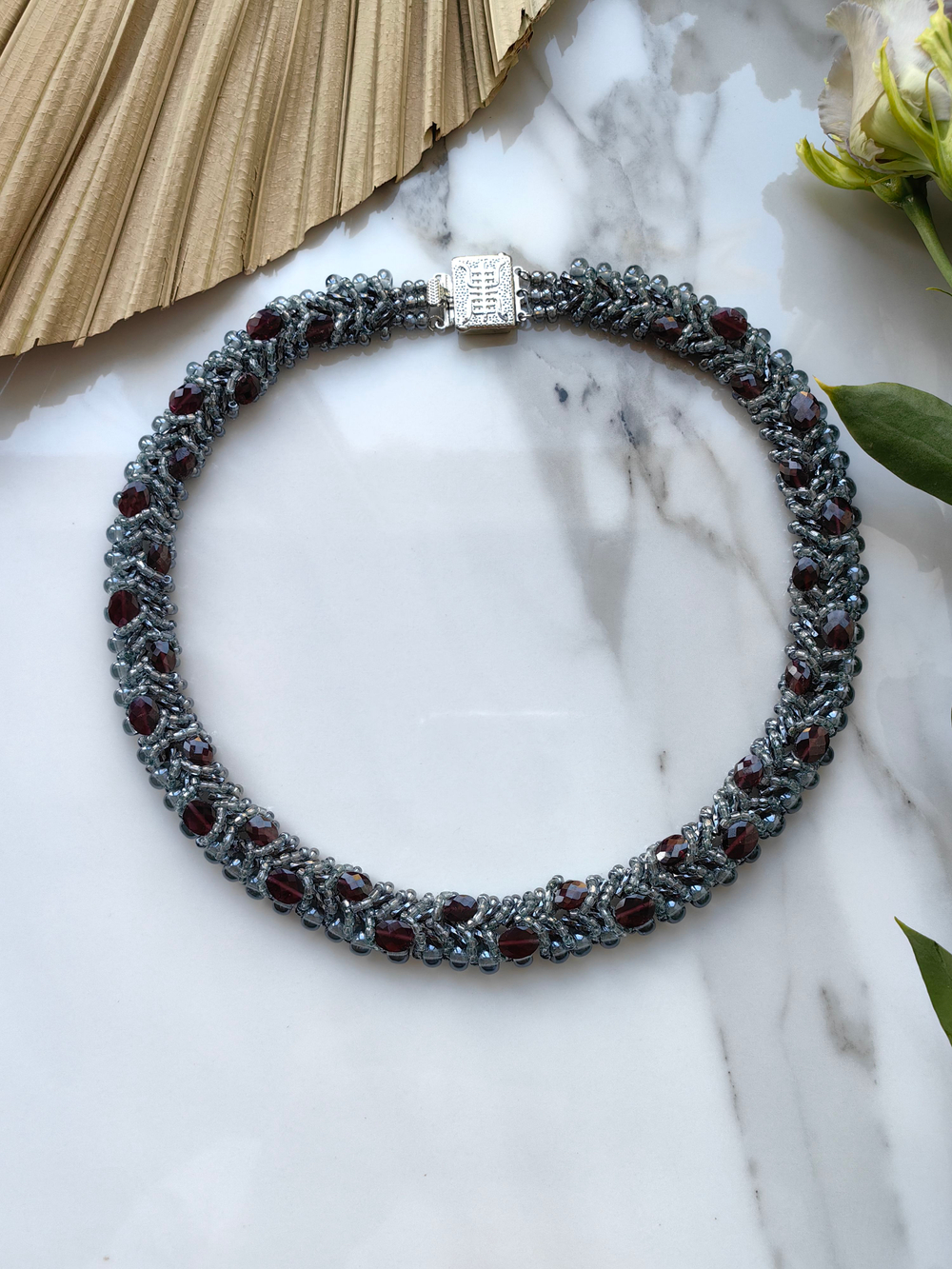 Колье из бисера "Змейка" ручной работы с камнем Гранат
