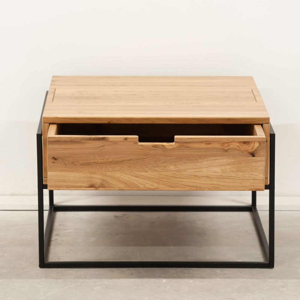 Журнальный столик 65х65 см G+K с ящиком из массива дикого дуба в стиле лофт