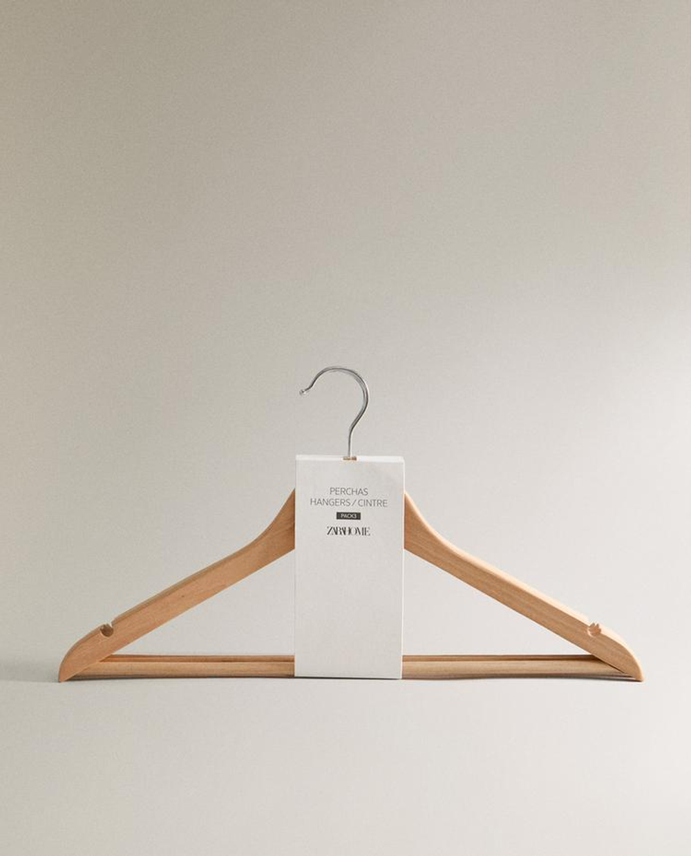 ZARA HOME Лакированные деревянные вешалки (комплект из 3 штук), светло-бежевый