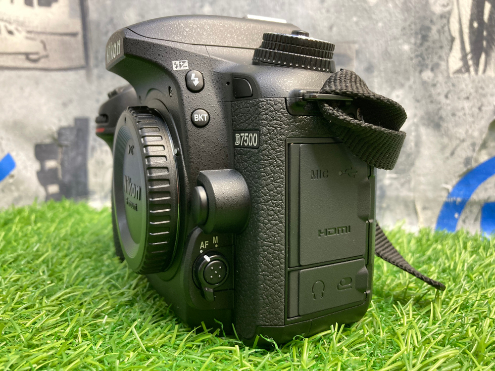 Nikon D7500 1.900 кадров