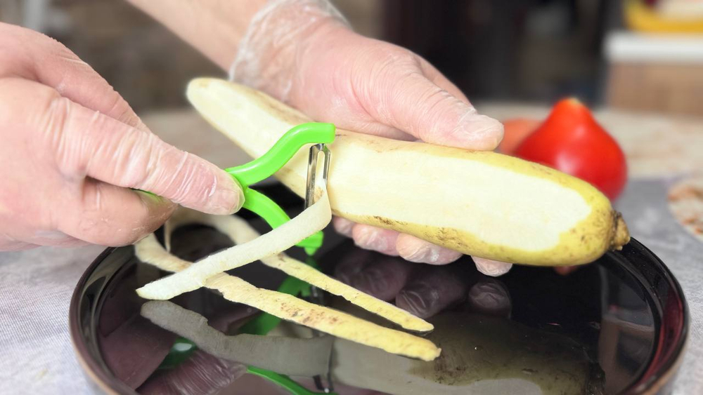 Универсальный набор кухонных приспособлений экономка-овощечистка + две овощерезки РУЧНОЙ РАБОТЫ