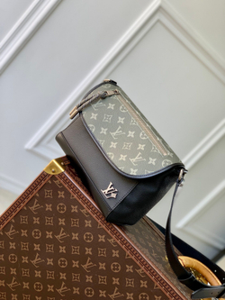 Louis Vuitton Pulse Messenger