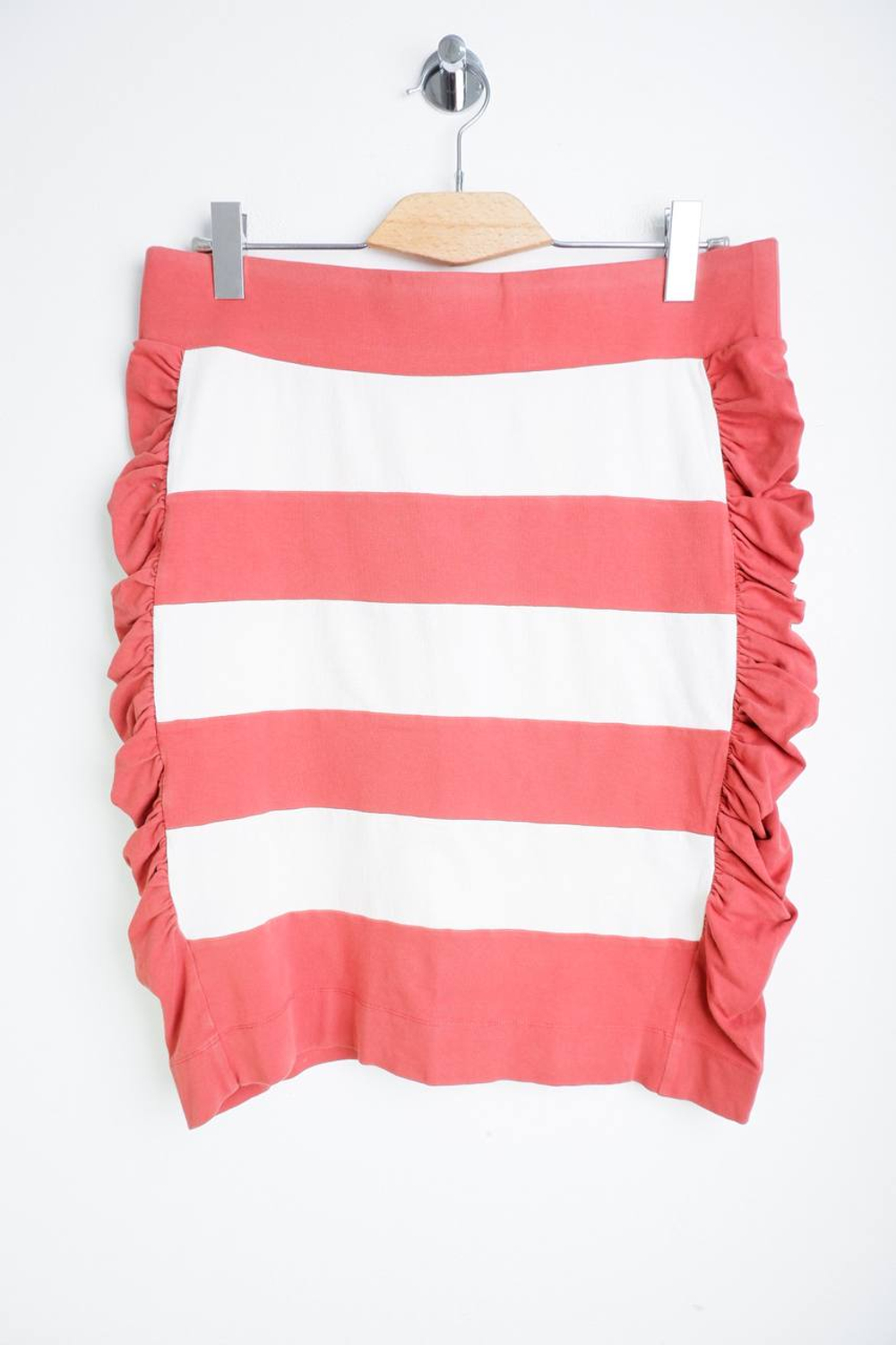 Юбка Emma стильная, визуально на 44 размер