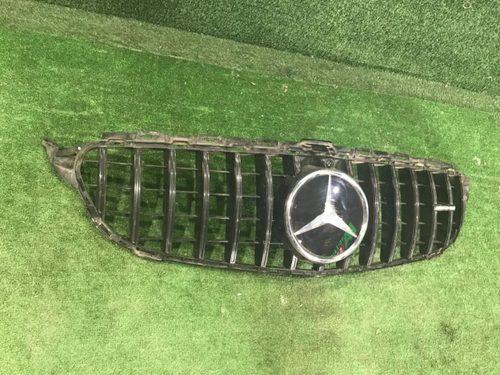 Решетка радиатора Mercedes C w205 (18-23) AMG 63
