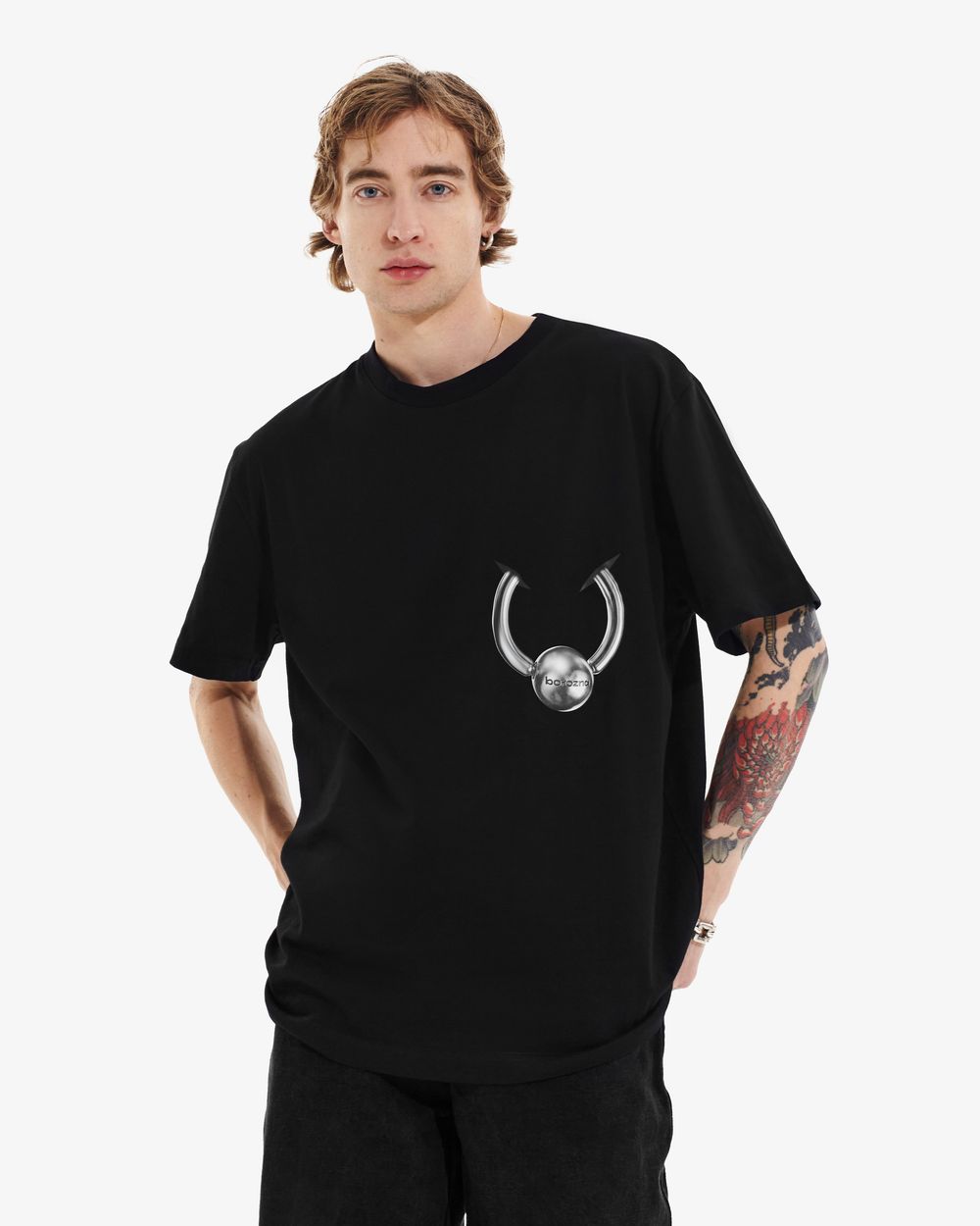 Футболка Borozna с принтом пирсинг черная