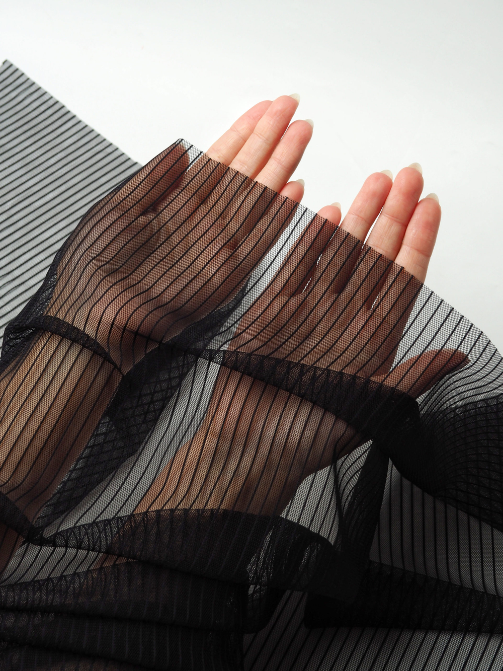 Сетка в полоску для белья черная малоэластичная метражом